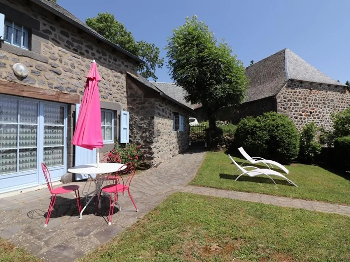 Holiday home Maison De Caractere Renovee, Proche Ski Et Parc Des Volcans, Avec Jardin Privatif Et Internet Gratuit - Fr-1-742-530 Cezens