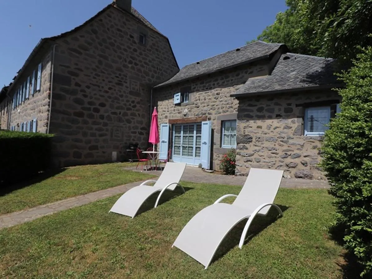 Maison De Caractere Renovee, Proche Ski Et Parc Des Volcans, Avec Jardin Privatif Et Internet Gratuit - Fr-1-742-530 Cezens Holiday home