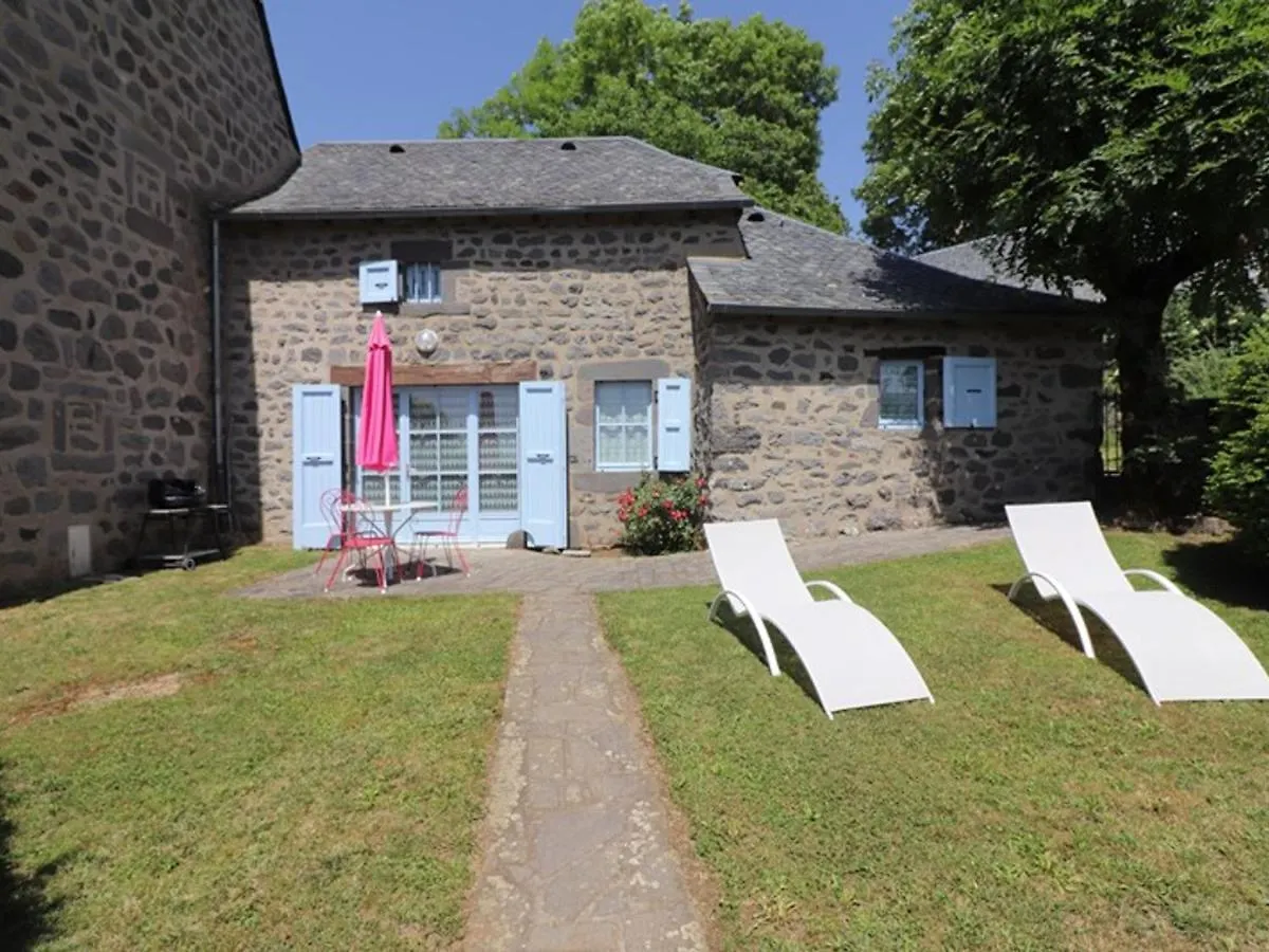 Maison De Caractere Renovee, Proche Ski Et Parc Des Volcans, Avec Jardin Privatif Et Internet Gratuit - Fr-1-742-530 Cezens 0*,